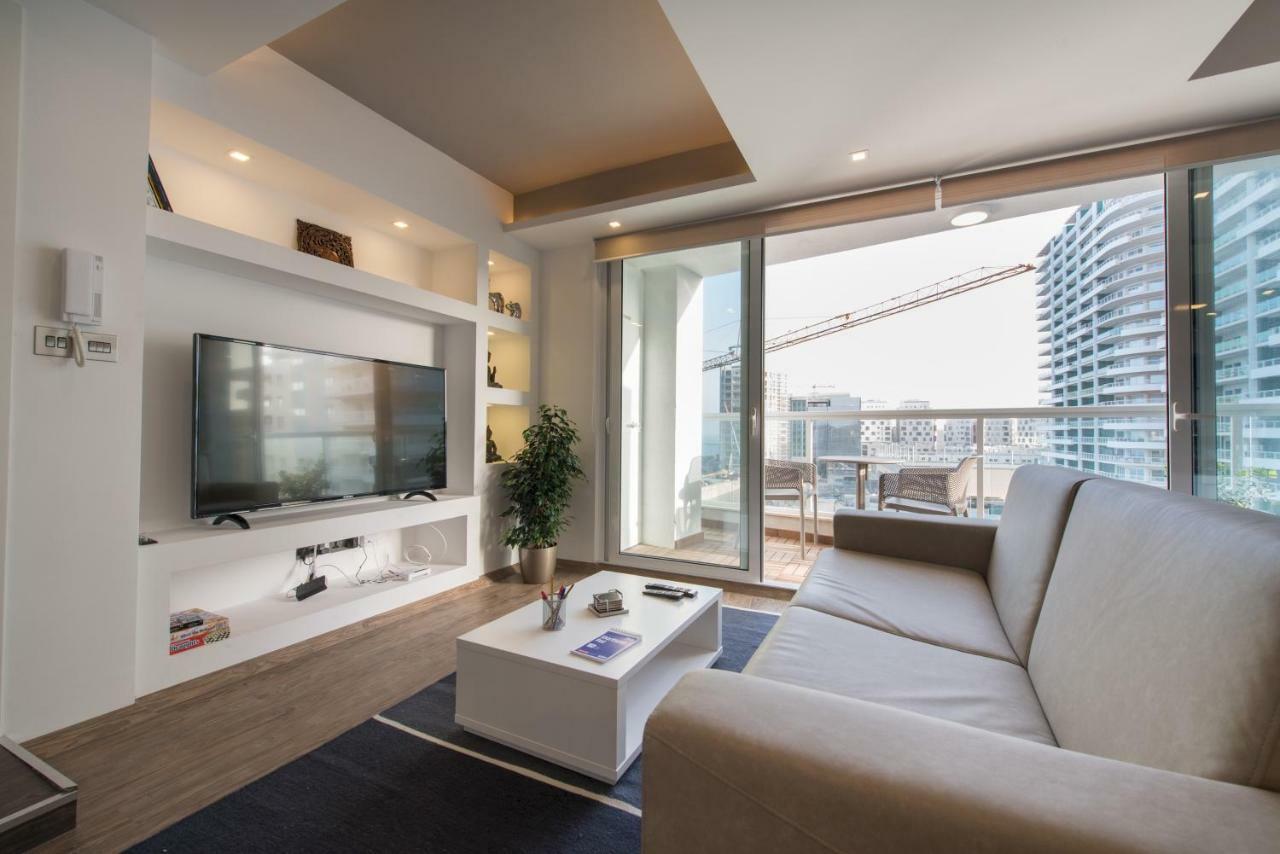 Stylish Seaview Apartment In A Prime Location Sliema Esterno foto