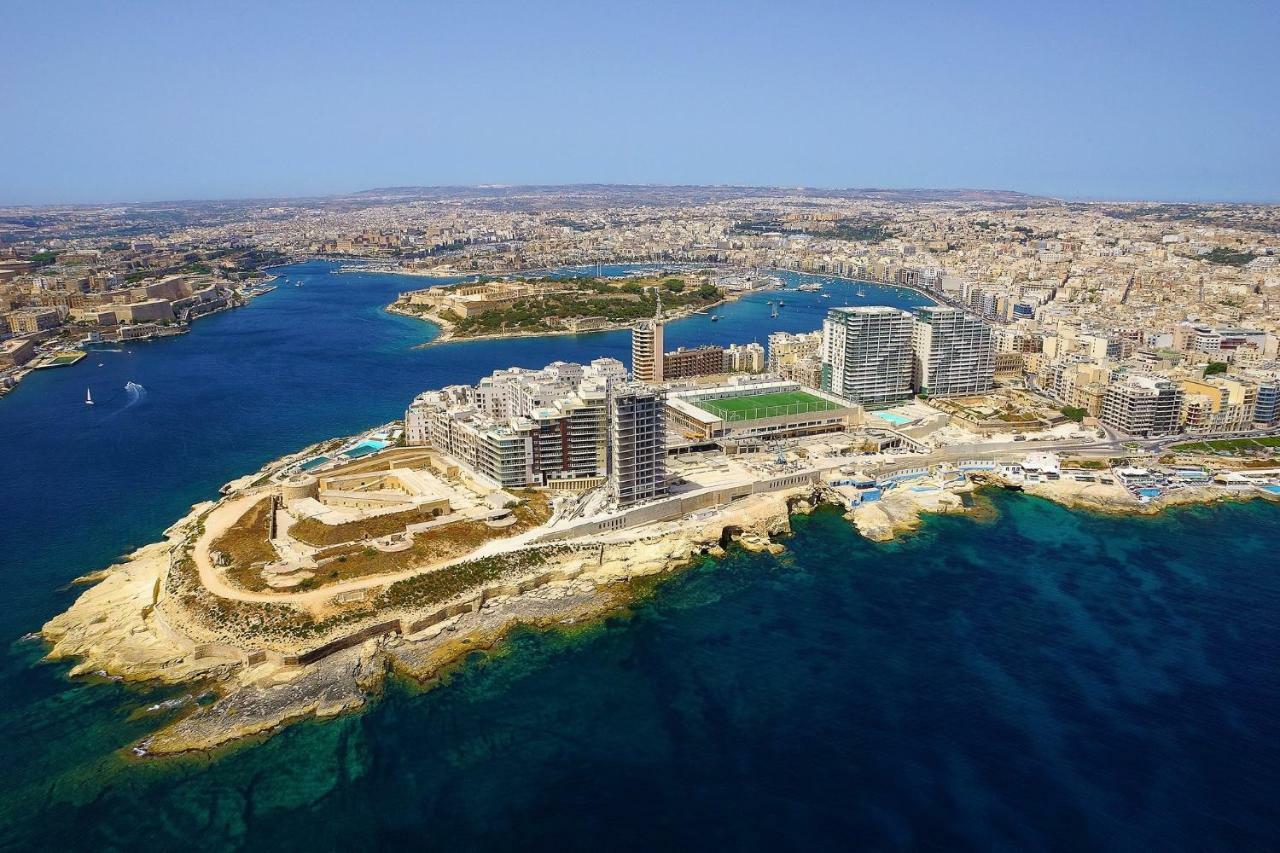 Stylish Seaview Apartment In A Prime Location Sliema Esterno foto