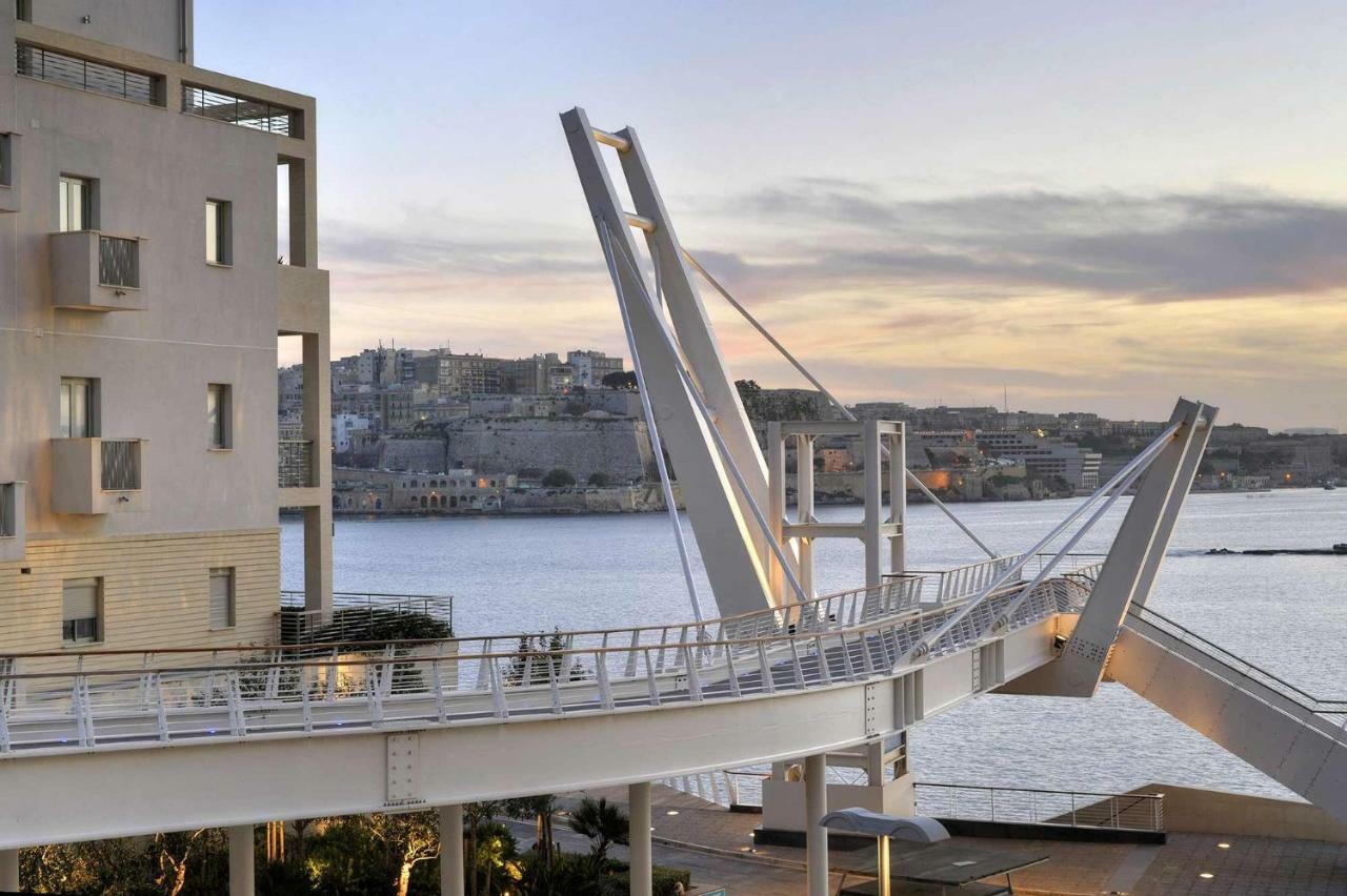 Stylish Seaview Apartment In A Prime Location Sliema Esterno foto