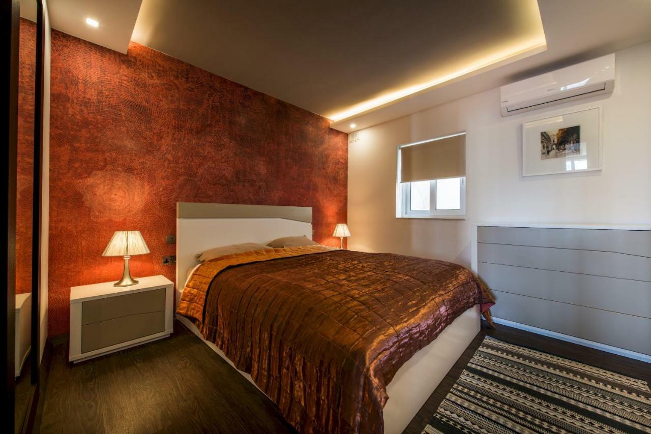 Stylish Seaview Apartment In A Prime Location Sliema Esterno foto